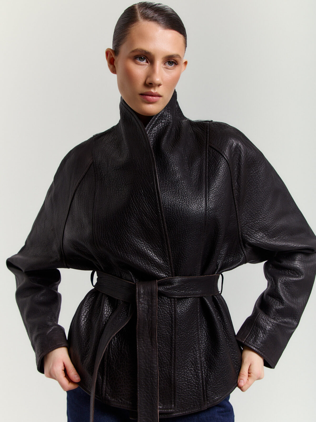 ALLURE – Kemerli Kısa Deri Trençkot